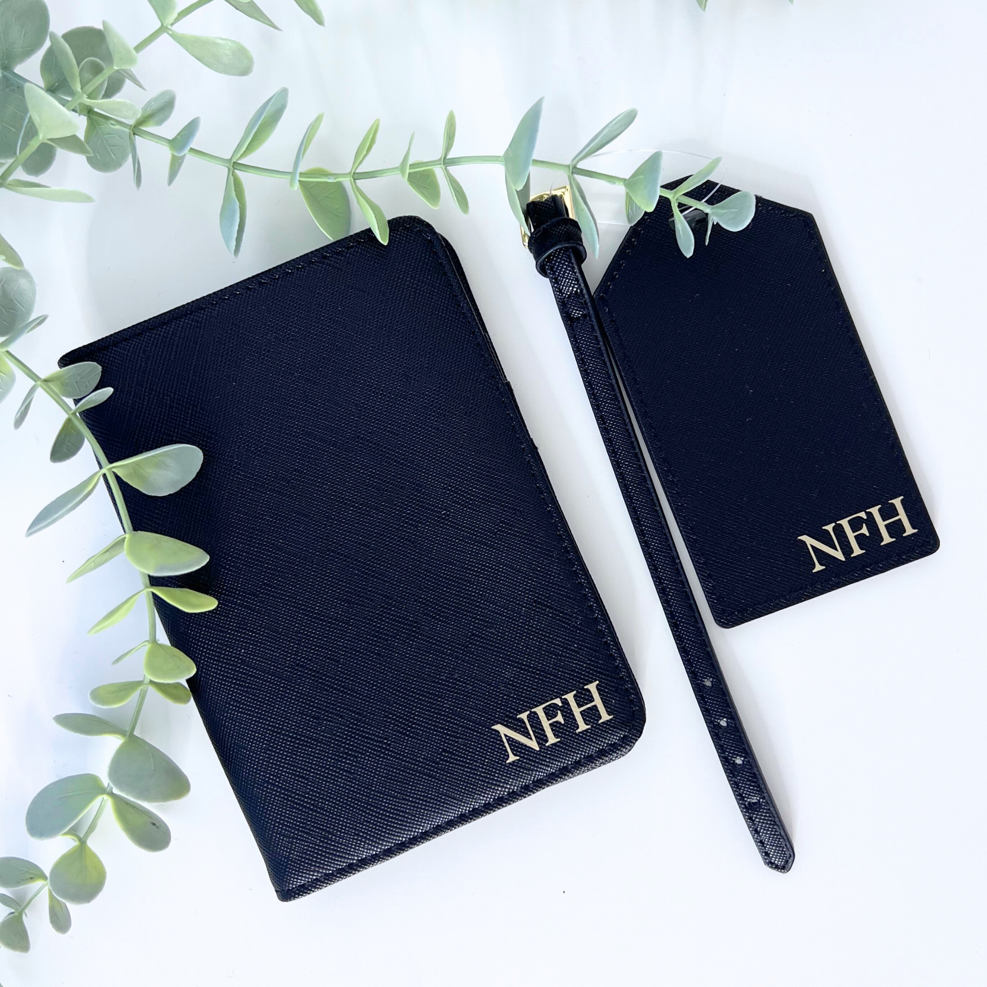 BLACK PASSPORT COVER AND LUGGAGE TAG
