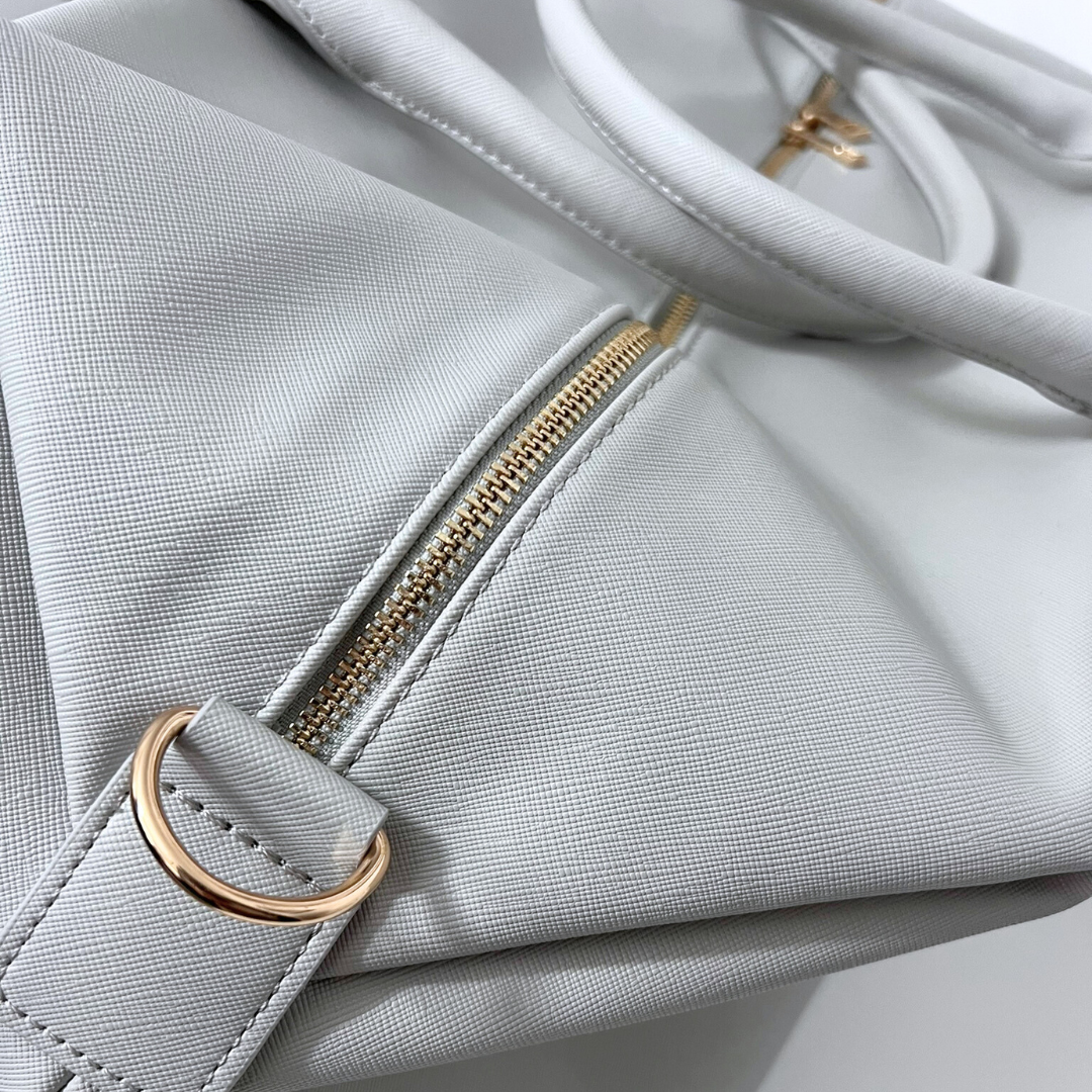 CLOSE UP OF ZIP ON LUXURY WEEKENDER BAG