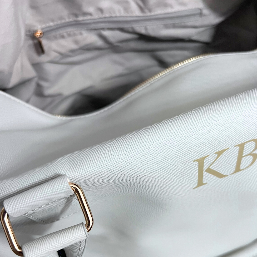 CLOSE UP OF THE INSIDE OF LUXURY WEEKENDER BAG