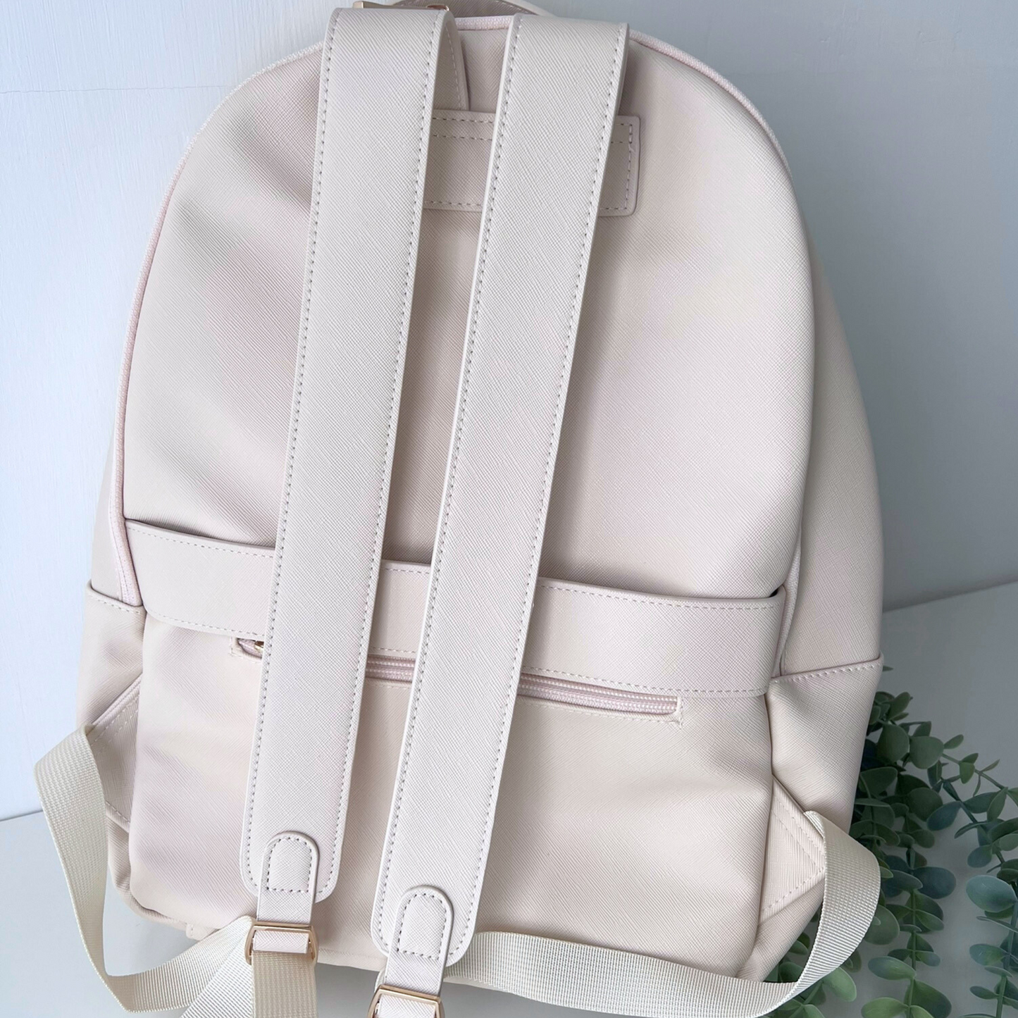 DETAILS OF OYSTER LUXURY INITIAL BACK PACK