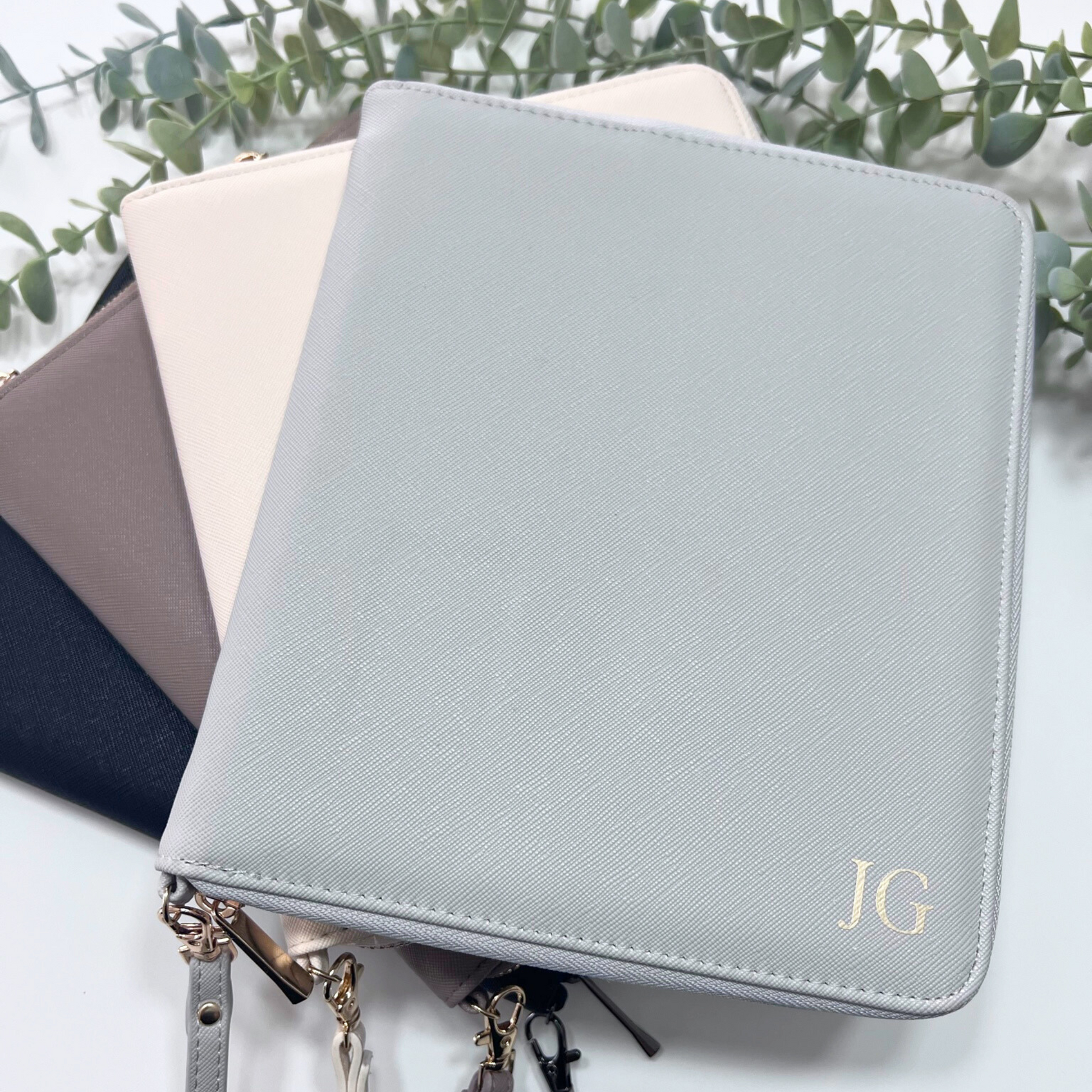 LIGHT GREY TRAVEL ORGANISER