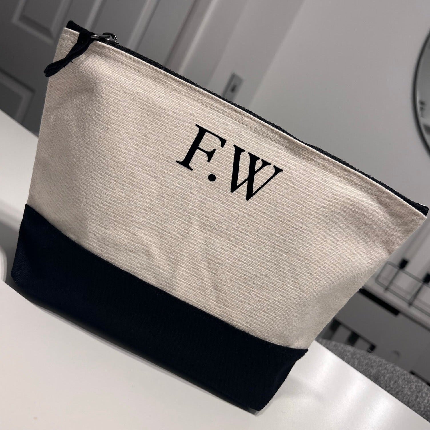 Canvas accessory outlet bag